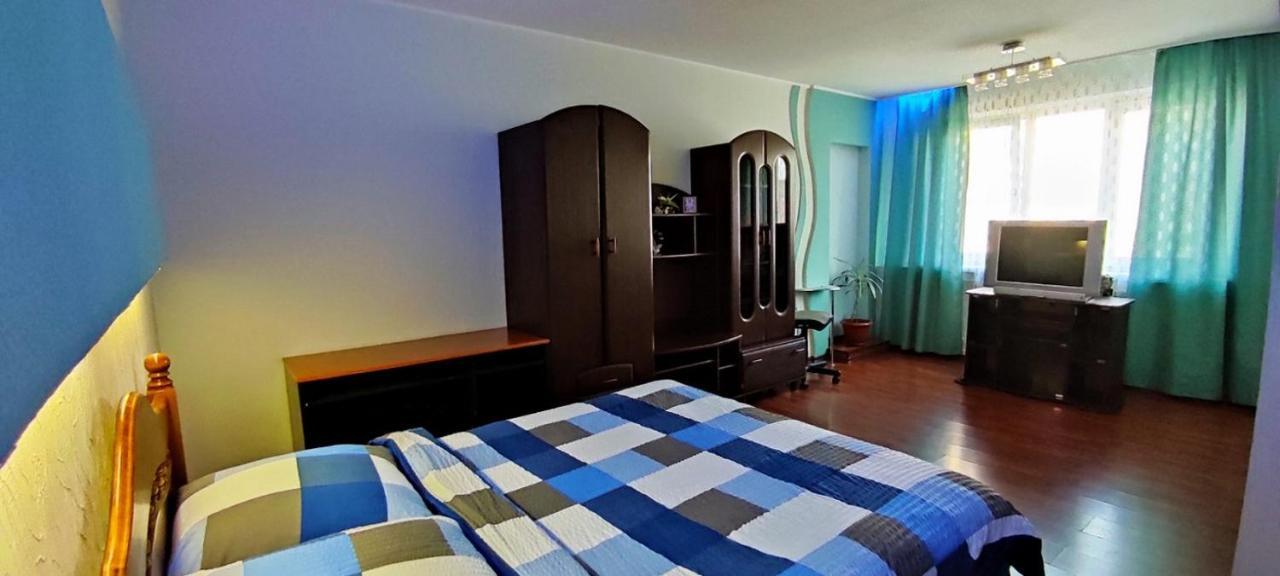 Two-Room Apartment Metro Levada 哈尔科夫 外观 照片